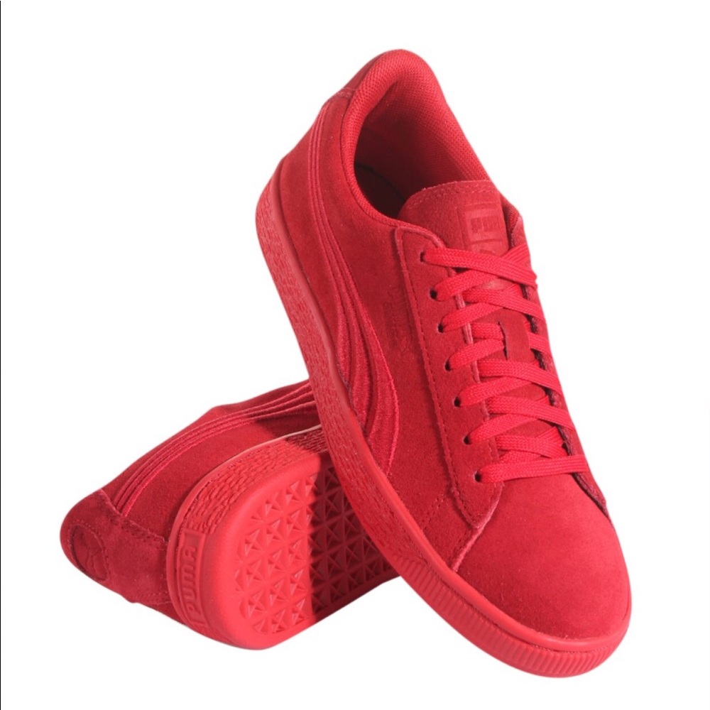 Size 8 women’s red pumas